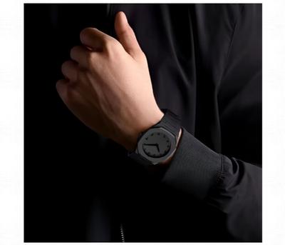 Men's Carbon Fiber Water Resistant Quartz Chain Watch - 1 Pc